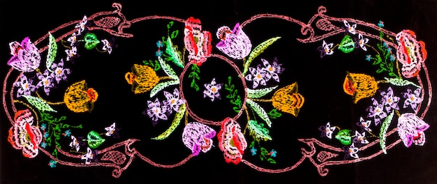 Zbliżenie na haftowany wzór